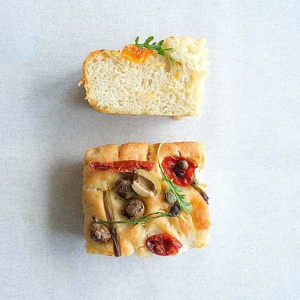 [ RECETTE ] Direction l’Italie, avec ce pain plat italien parfumé, croustillant à l’extérieur et moelleux à l’intérieur...